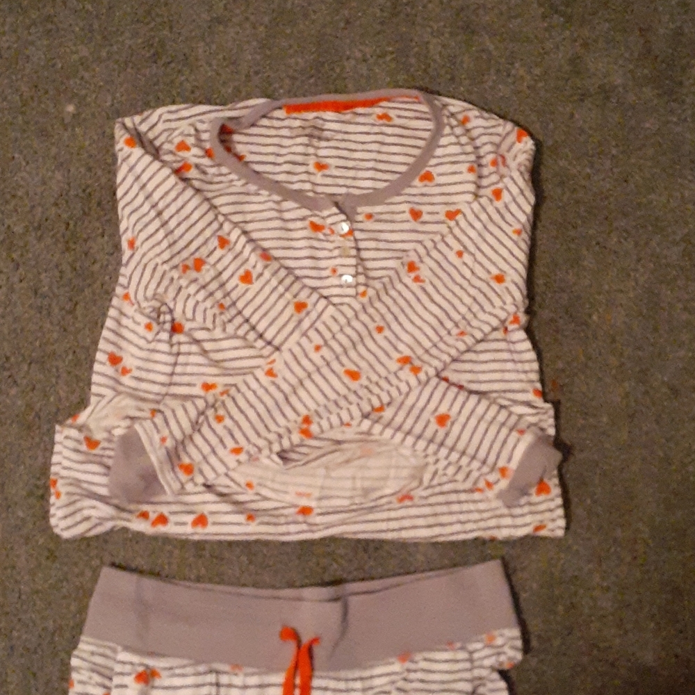 Two piece set - Picture 2 of 3